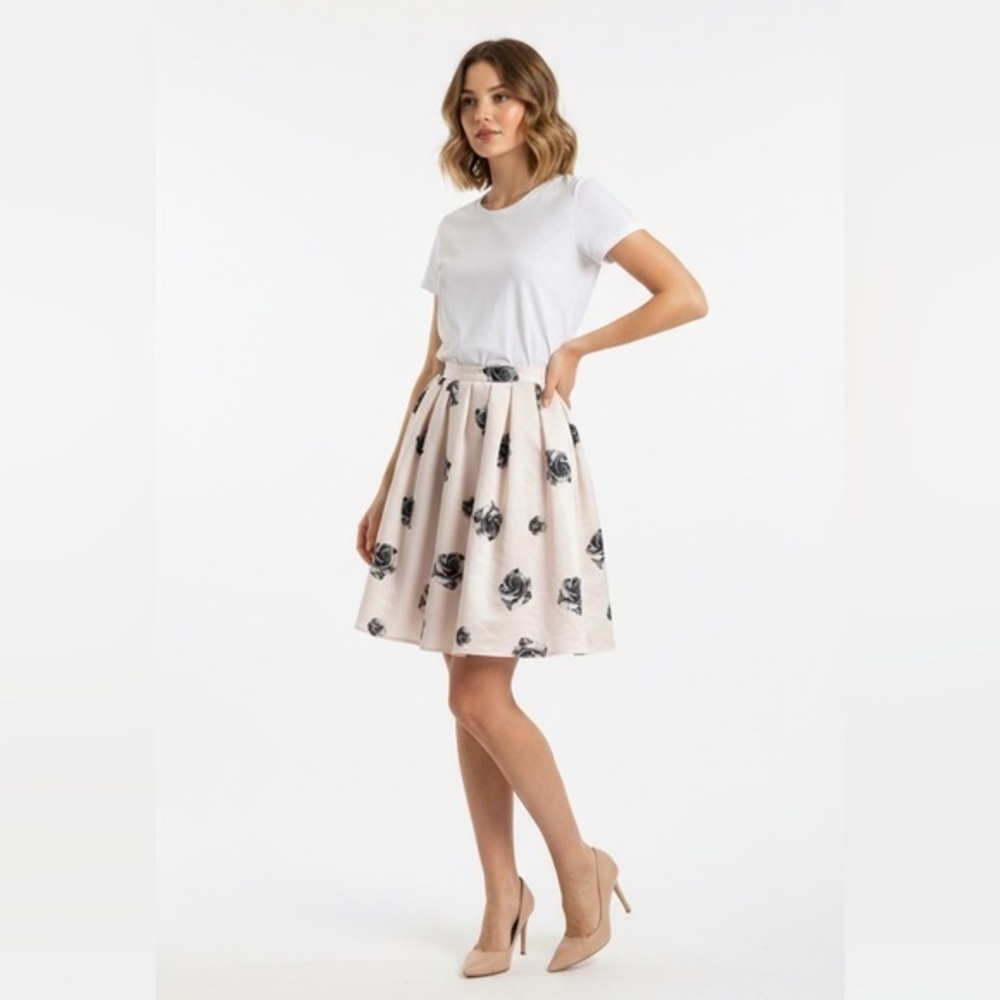 3/$30 Floral Print Pleated Cream & Black Midi Skirt Size Small